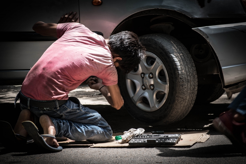 garagiste-ANTIBES-min_child-labor-934900